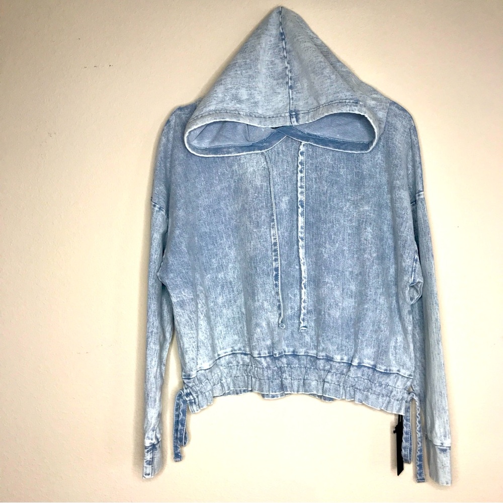 Blank NYC Women hooded sweatshirt NWT Medium faded blue